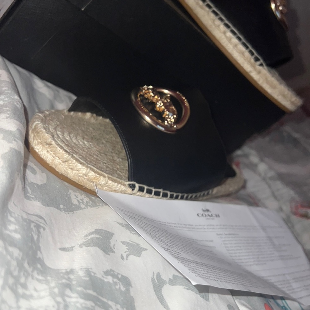 these have not been warn at all 😊😊😊. so enjoy these 🫶🏽🫶🏽 - Picture 2 of 6